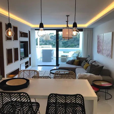 Apartment Siempre Mas Penthouse Atalaya Hills Golf Marbella 2 Large Bedrooms 4 Guests *
